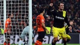 O defesa do Dortmund, Mats Hummels, celebra o golo marcado em Donetsk