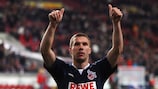 Lukas Podolski saluta il pubblico di Colonia