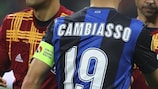 Esteban Cambiasso, le capitaine de l'Inter Milan, porte le brassard Unis contre le Racisme en UEFA Europa League
