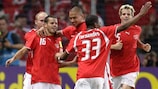 Швейцарские футболисты радуются победе на международном уровне