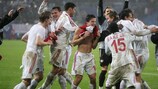 Los jugadores del Leverkusen celebran su clasificación