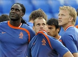 Mario Melchiot, Wesley Sneijder and Dirk Kuyt have a look around St. Jakob-Park