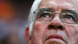 Luis Aragonés's side will face Italy in the quarter-finals