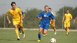 Moldova forward Eugen Sidorenco (right) evades Valerică Găman