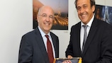 Joaquín Almunia y Michel Platini en la reunión en la Comisión Europea