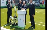 Rovnag Abdullayev (AFFA), Michel Platini (UEFA), Joseph Blatter (FIFA) y Ilhan Aliyev (Azerbaiyán) en Bakú