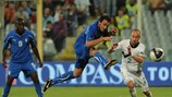 Giampaolo Pazzini marca o golo do triunfo