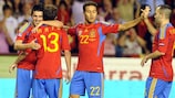 David Villa (à esquerda) celebra um dos dois golos que marcou ao Liechtenstein