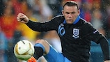 Wayne Rooney in azione contro Montenegro