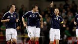 Кенни Миллер празднует гол в ворота сборной Северной Ирландии