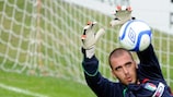 Inter's Emiliano Viviano has been ruled out for up to six months with a cruciate ligament injury