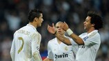 Cristiano Ronaldo e Marcelo (à direita) comemoram um dos golos do Real Madrid ao CSKA Moscovo