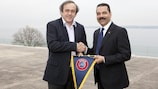 UEFA-Präsident Michel Platini und INTERPOL-Generalsekretär Ronald K. Noble in Nyon