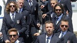 Los 23 jugadores de la selección italiana abandonan Pisa para iniciar su concentración para la UEFA EURO 2012 en Cracovia