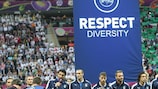 O capitão da Itália, Gianluigi Buffon, transmite a sua mensagem Respeita a Diversidade