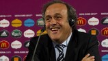 O Presidente da UEFA, Michel Platini, responde às suas questões