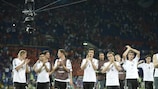 Os jogadores alemães festejam a vitória por 2-1 sobre a Holanda