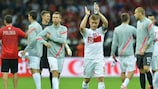 Błaszczykowski y los jugadores de Polonia aplauden a los aficionados tras el empate ante Rusia
