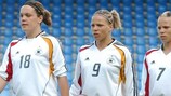 Isabel and Monique Kerschowski line up ahead of a Germany game