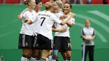 Fatmire Bajramaj (rechts) steuerte zwei Tore zu Deutschlands 4:1-Sieg bei