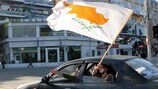 Les drapeaux chypriotes sont de sortie à Nicosie