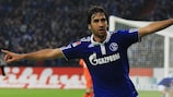 Raúl festeja um golo pelo Schalke 04