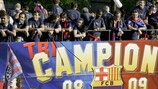 Los jugadores del Barça celebran la Champions 2008/09