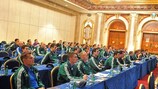 Les arbitres assistent à un séminaire lors du vingtième Cours avancé des arbitres de l'UEFA à Antalya
