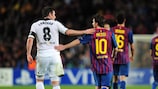 Frank Lampard consola Lionel Messi em Camp Nou