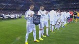 Криштиану Роналду демонстрирует вымпел "Нет расизму" перед матчем "Реала" с "Ювентусом"