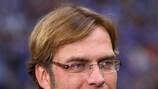Juergen Klopp não esconde o sorriso pelas exibições do Borússia de Dortmund