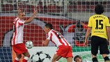 José Holebas bejubelt sein 1:0 für Olympiacos