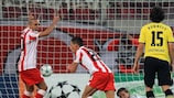 José Holebas festeja o primeiro golo do Olympiacos