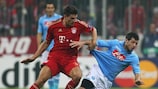 Mario Gomez (à esquerda) fez um "hat-trick" pelo Bayern