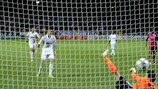 Cristiano Ronaldo marca de penalty o seu segundo golo, assim como do Real Madrid