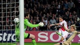 Gregory van der Wiel hizo el primero de los cuatro goles del Ajax