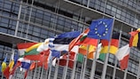 Drapeaux des pays européens devant le Parlement Européen à Strasbourg