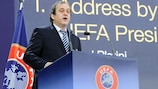 O Presidente da UEFA, Michel Platini, fala ao XXXV Congresso Ordinário, em Paris