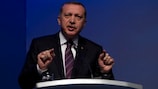 O primeiro-ministro turco, Recep Tayyip Erdoğan, falou no XXXVI Congresso Ordinário da UEFA, em Istambul