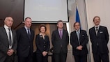 Philippe Piat (FIFPro Division Europa), Karl-Heinz Rummenigge (ECA), die EU-Kommissare Androulla Vassiliou und László Andor, Michel Platini und Frédéric Thiriez (EPFL)
