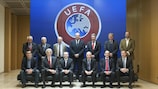 Jury und Forscher des UEFA-Forschungsstipendiums 2012