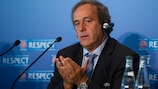 UEFA-Präsident Michel Platini spricht auf einer Pressekonferenz in Monaco