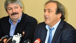 Michel Platini (rechts) und Paul Phillip, Päsident des Fußballverbands von Luxemburg