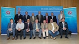 Jury des UEFA-Forschungsstipendien-Programms und die Wissenschaftler, die für die Saison 2013/14 ein Stipendium erhielten