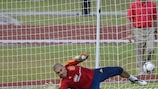 Victor Valdés in training with Spain