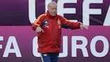 Vicente del Bosque directs operations during Spain training
