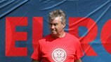 Russlands Nationaltrainer Guus Hiddink während eines Trainings in Leogang