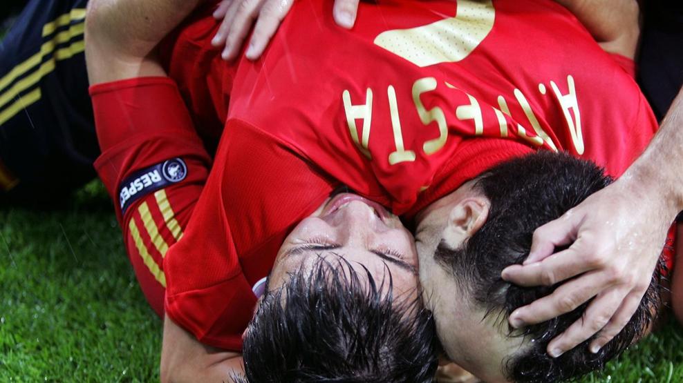 David Villa festeja o seu segundo golo com Andrés Iniesta