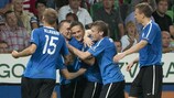 Os jogadores da Estónia festejam o tardio segundo golo em Ljubljana