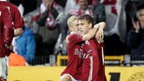 Nicklas Bendtner celebra su gol ante Noruega